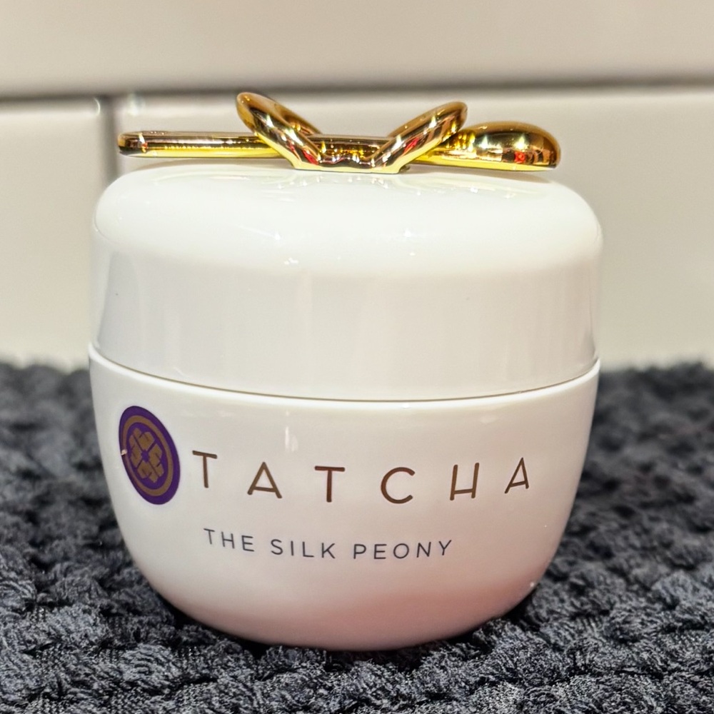 Tatcha The Silk Peony Eye Cream - White with Gold Lid